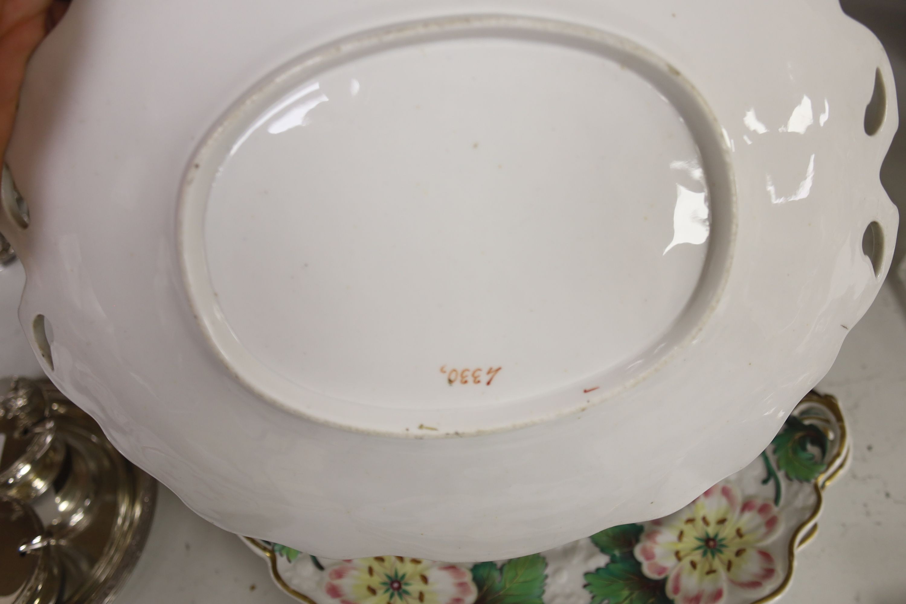 An English porcelain part dessert service, circa 1835 comprising a centrepiece, four serving dishes and ten plates